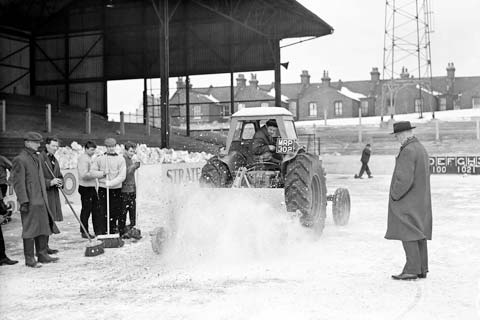 Mùa giải 1962/63 bị ảnh hưởng nặng nề bởi mùa Đông siêu lạnh