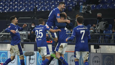 Schalke đã thắng sau 30 trận
