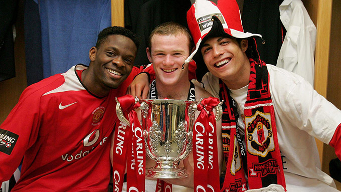 Năm 2006, Rooney giành danh hiệu đầu tiên trong màu áo Man United với chức vô địch cúp Liên đoàn. Khi đó, M.U còn sở hữu siêu sao Cristiano Ronaldo