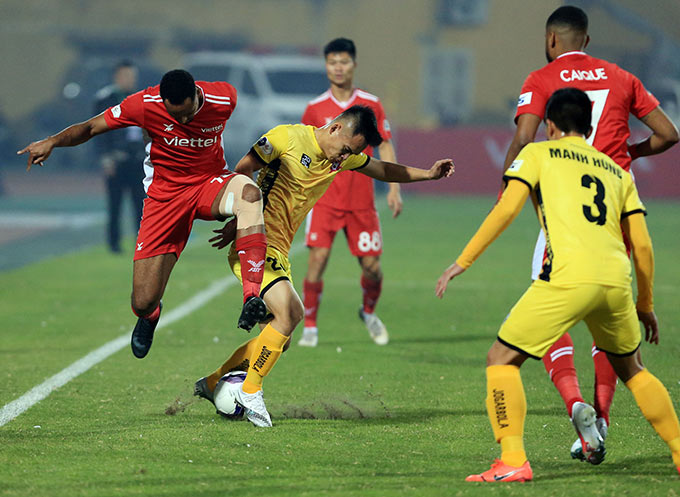Thống kê cho thấy trong 12 mùa giải (từ 2009 đến 2020), các nhà đương kim vô địch giành chiến thắng trong 10 trận mở màn (gần đây nhất là Hà Nội với thắng lợi 4-2 trước Nam Định ở vòng đấu đầu tiên của V-League 2020).