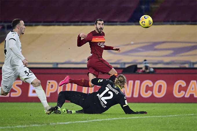 Kết quả Roma 2-4 Spezia: Chủ nhà bị loại cay đắng