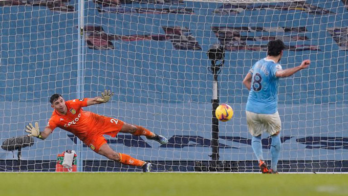 Ilkay Gundogan ấn định tỷ số 2-0 trận Man City vs Aston Villa trên chấm phạt đền