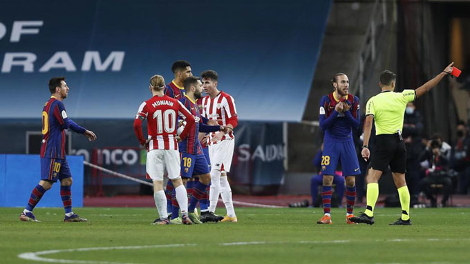 Messi bị phạt treo giò 2 trận sau khi dính thẻ đỏ ở màn so tài giữa Barca vs Bilbao