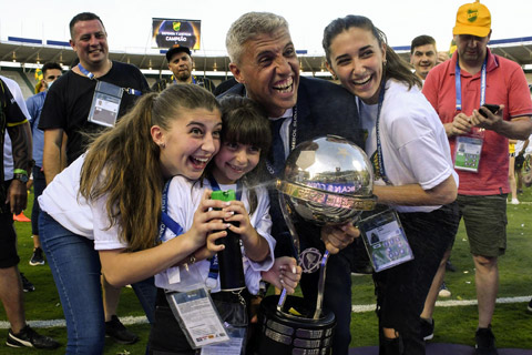 Hernan Crespo vừa dẫn dắt Defensa giành chức vô địch vô địch Copa Sudamericana