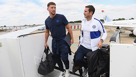 Drinkwater đăng ảnh ăn mừng Lampard bị sa thải
