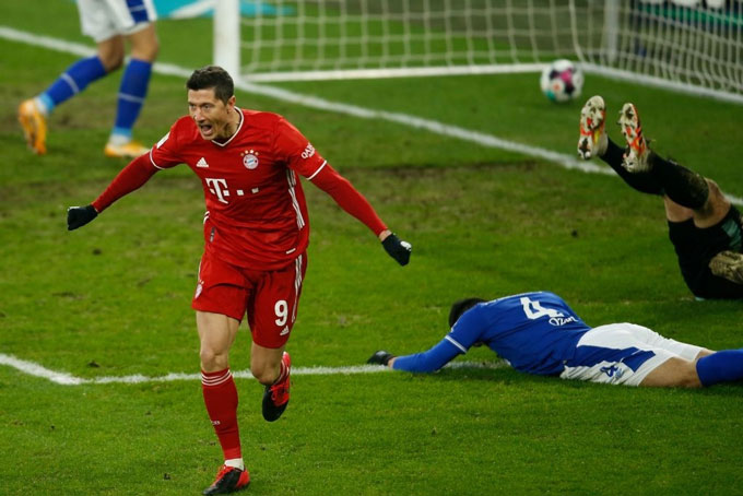 Lewandowski nâng tỷ số lên 2-0 trận Schalke vs Bayern