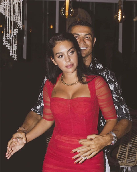 Ronaldo đăng lại bức ảnh cũ mừng sinh nhật 27 tuổi của bạn gái Georgina Rodriguez