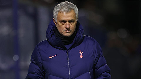 Mourinho trách móc hàng thủ sau thất bại của Tottenham trước Liverpool