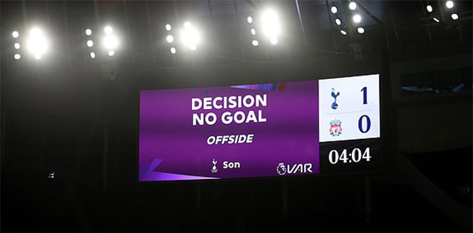 VAR ghi dấu ấn ở trận Tottenham vs Liverpool