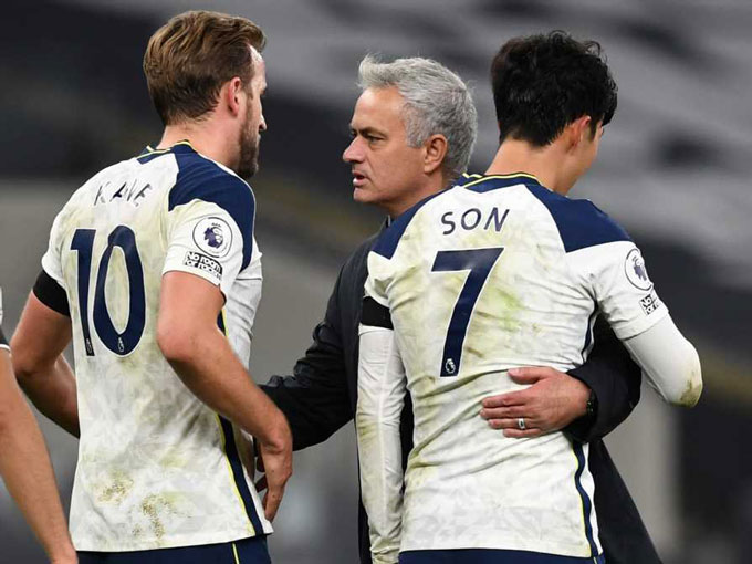 Mourinho gần như chỉ có mỗi bài phòng ngự chặt rổi hy vọng vào những pha phản công của cặp Kane - Son