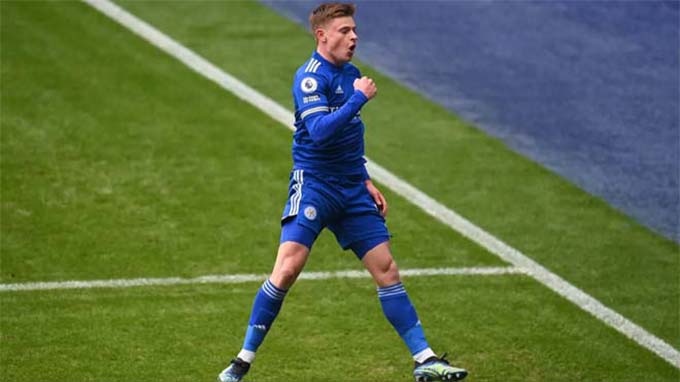 Barnes mở tỷ số trận Leicester vs Leeds 