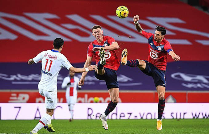 Lille: Lille có lẽ là trường hợp bất ngờ nhất tại Ligue 1 2020/21 khi bất ngờ nắm giữ vị trí số 1 trên BXH. Nền tảng cho thành công đó của Lille cho tới lúc này của mùa giải 2020/21 chính là hàng phòng ngự mới để thua có 15 bàn mà mấu chốt là phong độ xuất sắc của bộ đôi trung vệ Botman - Fonte