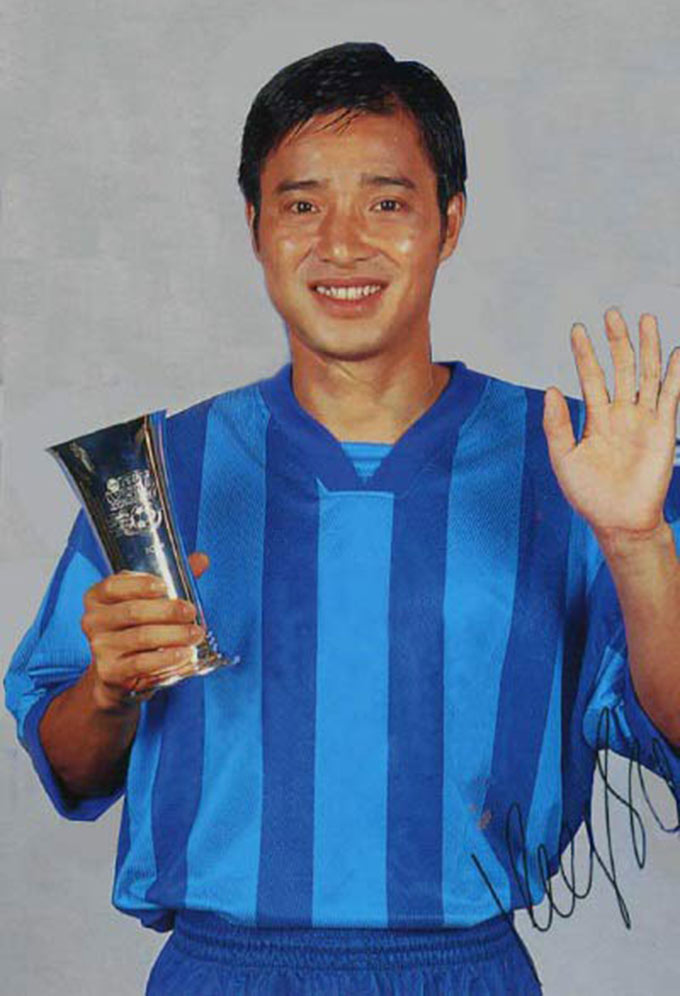Hồng Sơn ở giải bóng đá nghệ thuật năm 2001 