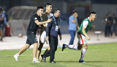 HLV Việt Hoàng trở lại và vô địch V.League cùng Viettel