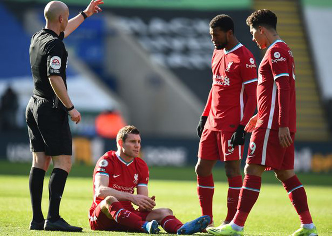 Milner chấn thương từ sớm và khiến đội hình Liverpool ngày càng mỏng