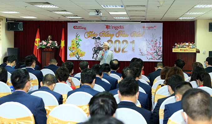 Tổng biên tập Nguyễn Văn Phú gửi lời chúc đến toàn thể cán bộ, phóng viên, biên tập viên, nhân viên của Tạp chí Bóng đá một năm mới dồi dào sức khỏe, an khang thịnh vượng