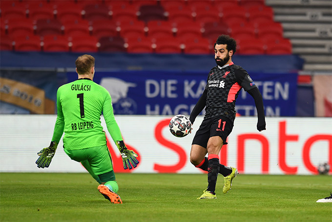 Salah bỏ lỡ cơ hội ghi bàn ở giữa hiệp 1
