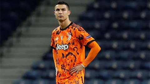 Ronaldo nổi khùng vì bị từ chối penalty phút cuối trận thua Porto