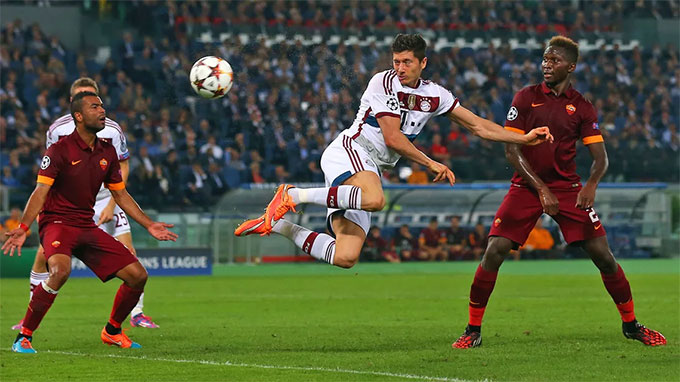 Lewandowski đã ghi 3 bàn ở Champions League 2020/21
