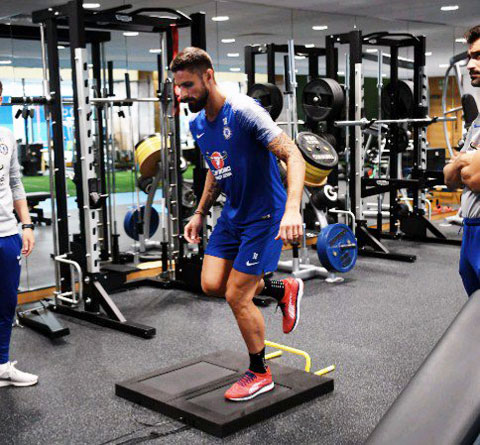 Giroud tập luyện rất nghiêm túc để duy trì thể lực