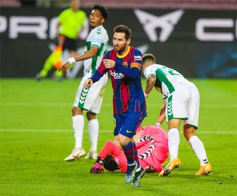 Messi đã ghi cả 2 bàn đầu giúp Barca dễ dàng đè bẹp Elche
