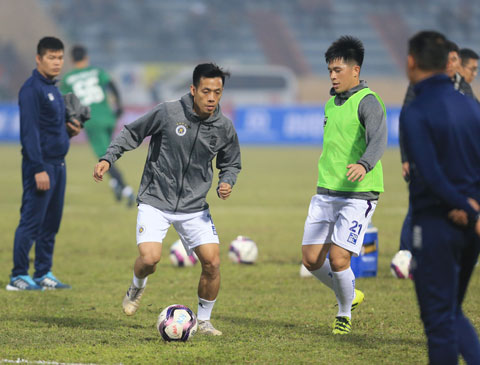 Cầu thủ Hà Nội FC nỗ lực tập luyện chờ ngày trở lại	Ảnh: Minh Tuấn