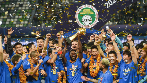 Chỉ 3 tháng sau khi giành chức vô địch Trung Quốc, đại gia mới nổi Jiangsu FC đã tuyên bố... giải thể