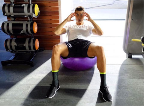 Ronaldo đam mê tập gym để có được thân hình như ý