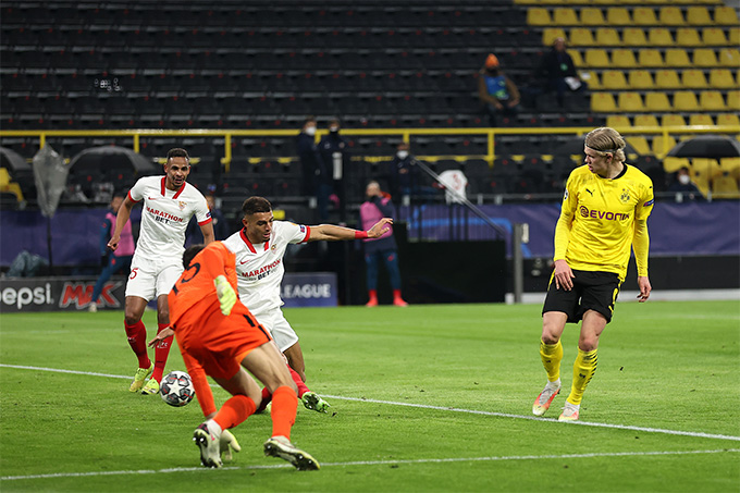 Haaland tỏa sáng với cú đúp bàn thắng trận Dortmund vs Sevilla