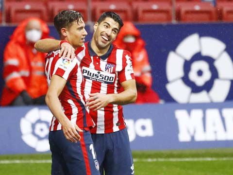 Suarez (phải) ăn mừng cùng người đồng đội Llorente trong chiến thắng trước Bilbao