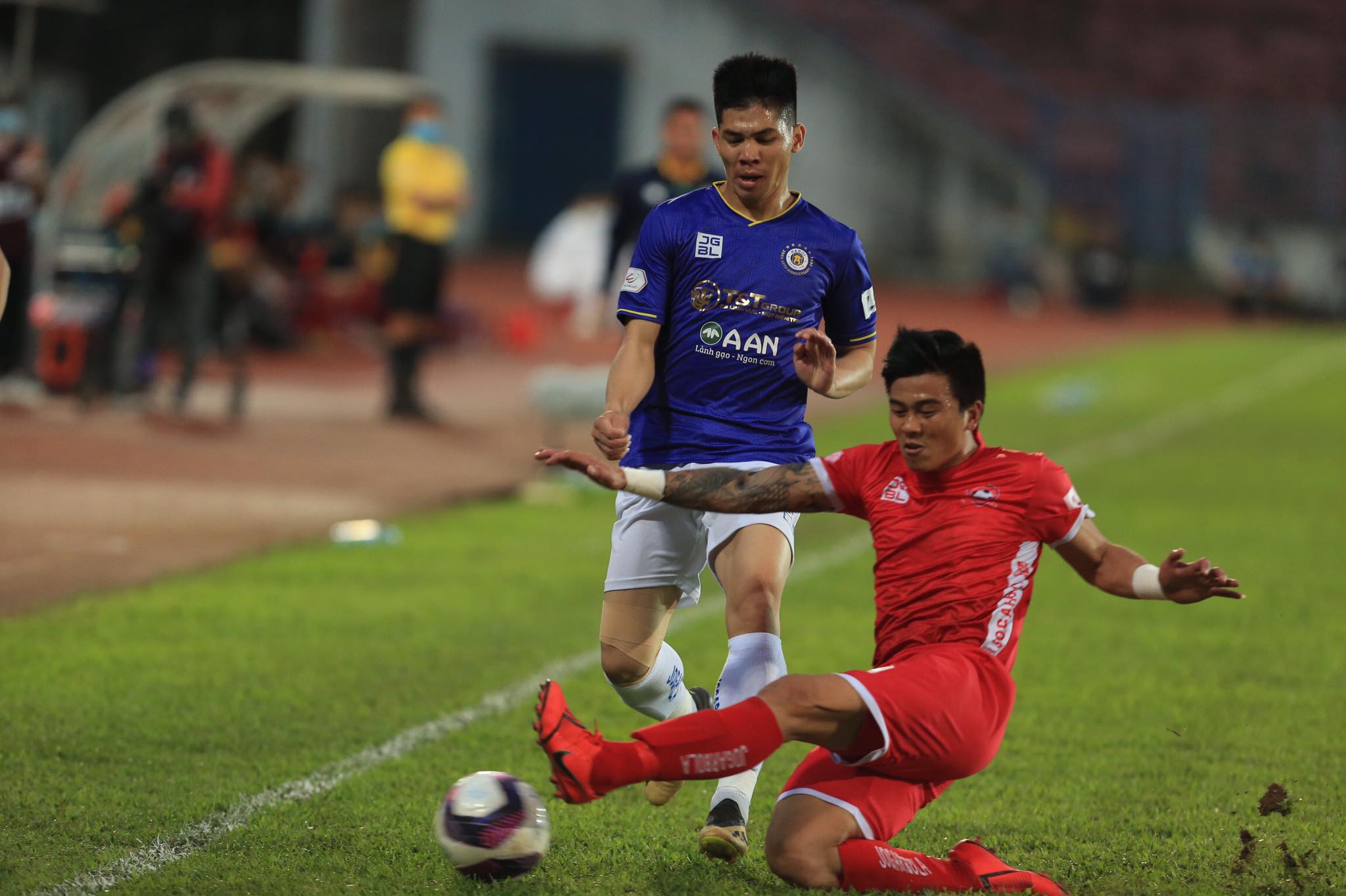 Hải Phòng nhập cuộc đầy quyết tâm trước Hà Nội FC - Ảnh: Đức Cường 