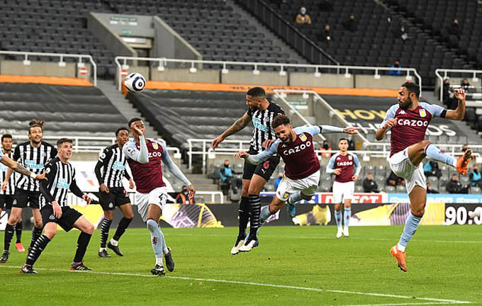 Bàn thắng của Lascelles giúp Newcastle không thua Aston Villa