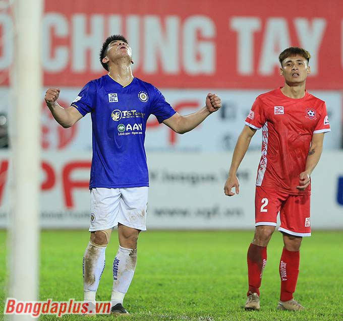 Văn Đại ăn mừng bàn thắng ấn định tỷ số 2-0 cho Hà Nội FC trước Hải Phòng