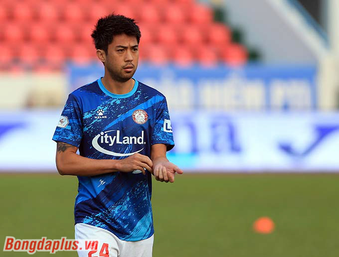 Lee Nguyễn có trận đấu thứ 2 của mình trong màu áo TP.HCM tại V.League 2021 khi hành quân đến sân Cẩm Phả của Than Quảng Ninh chiều 14/3 