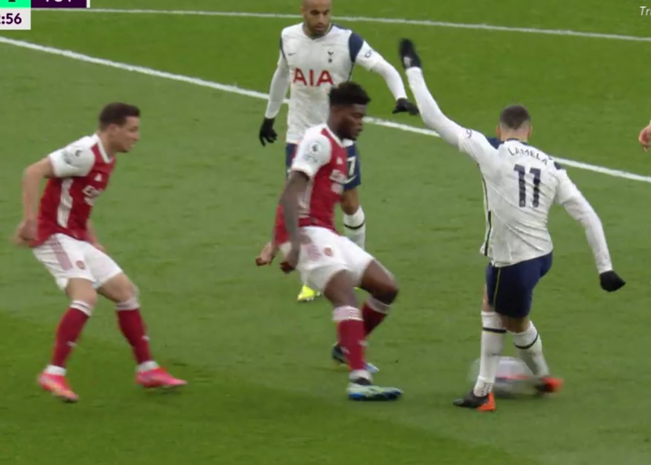 Siêu phẩm của Lamela trong trận Arsenal vs Tottenham