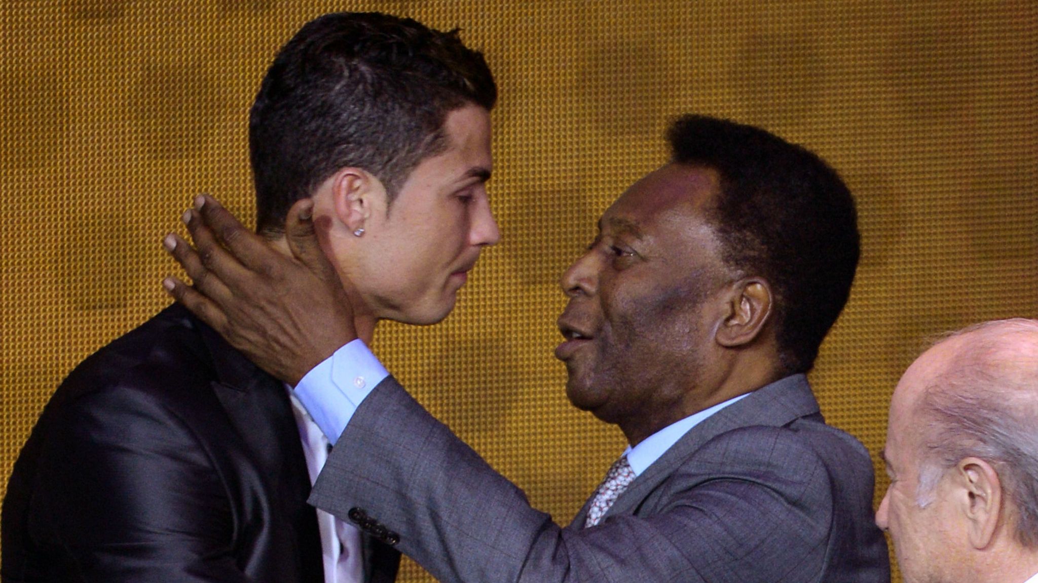 Pele ước được ôm Ronaldo trong ngày cầu thủ này phá kỷ lục của ông