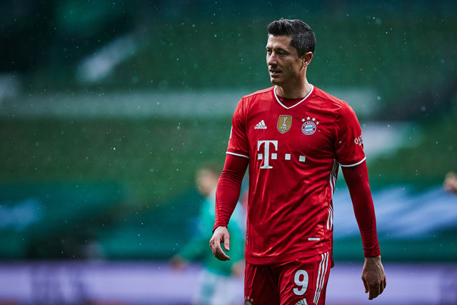 Lewandowski tiếp tục bùng nổ