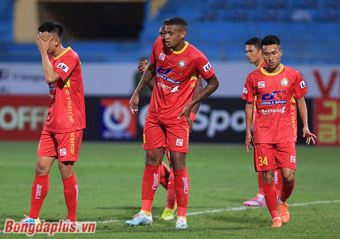 Thanh Hoá thua chóng vánh Hà Nội FC chỉ trong 6 phút đầu tiên - Ảnh: Đức Cường 