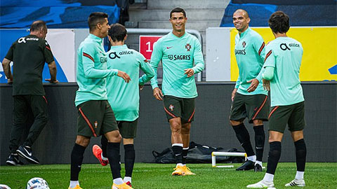 Ronaldo 'đưa' tuyển Bồ Đào Nha đến tập luyện tại Juventus