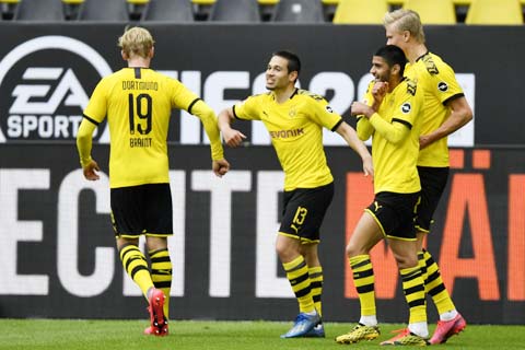 Các cầu thủ Dortmund lại được dịp nhảy múa ăn mừng trên sân của đối thủ Cologne đang xuống dốc không phanh