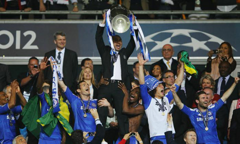 Di Matteo giúp Chelsea lần đầu vô địch Champions League sau khi lên thay Villas-Boas ở giữa mùa