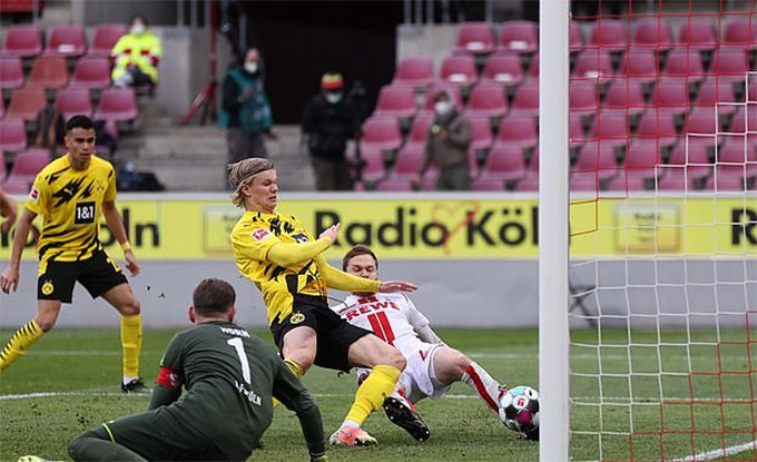 Haaland ghi bàn thắng quy như vàng giúp Dortmund thoát thua vào phút cuối