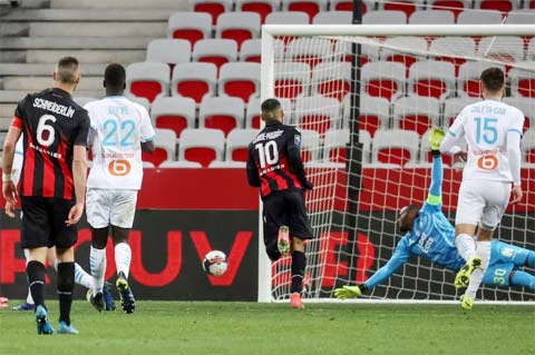 Sau 2 trận toàn thắng, Marseille của HLV Sampaoli đã nhận thất bại 0-3 trước Nice