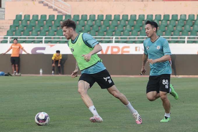 Geovane dần hòa nhập với cách chơi áp đặt lên mọi đối thủ của Hà Nội FC.
