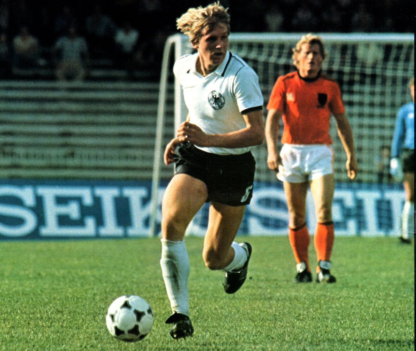 Bernd Schuster xứng đáng là kép chính của sân khấu EURO 1980