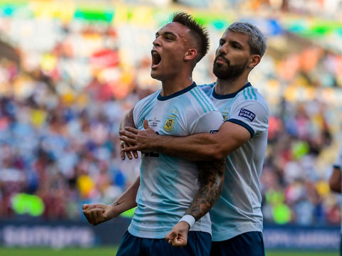 Aguero và Lautaro (trái) nhiều khả năng sẽ là song sát người Argentina trên hàng công Inter mùa tới
