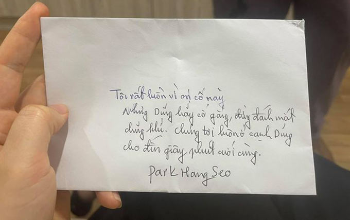 Bức thư mà ông Park nhờ trợ lý viết hộ và gửi cho vợ của Hùng Dũng 