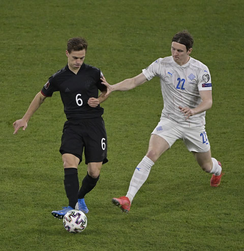 Kimmich (trái) rất hiệu quả trong trận gặp Iceland vừa qua