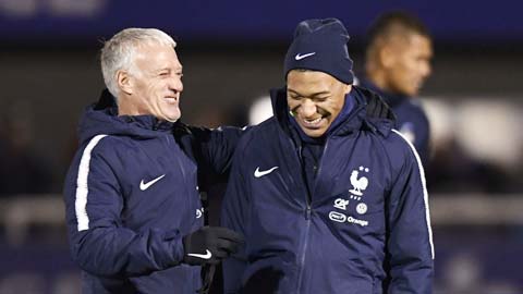 Kylian Mbappe bắt buộc phải "tiến hóa" Kylian Mbappe bắt buộc phải "tiến hóa"