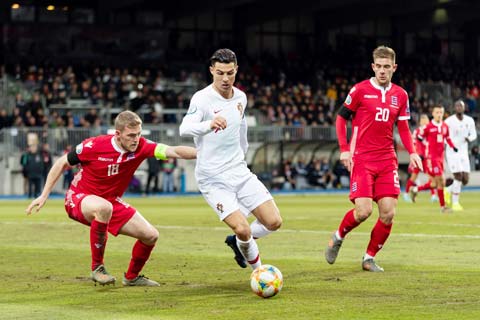 Ronaldo và đồng đội sẽ dội “mưa gôn” vào lưới Luxembourg để quên đi trận hòa thất vọng trước Serbia